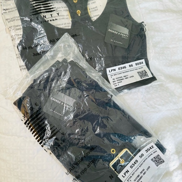 Savage X Fenty Black Caviar Body Flaunt Buckle Garter Legging Set - Picture 13 of 13